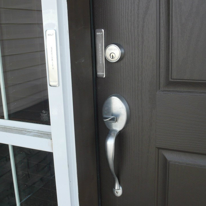 bolt-buddy-on-grey-door-57437-90551.1361474805.1280.1280.jpg